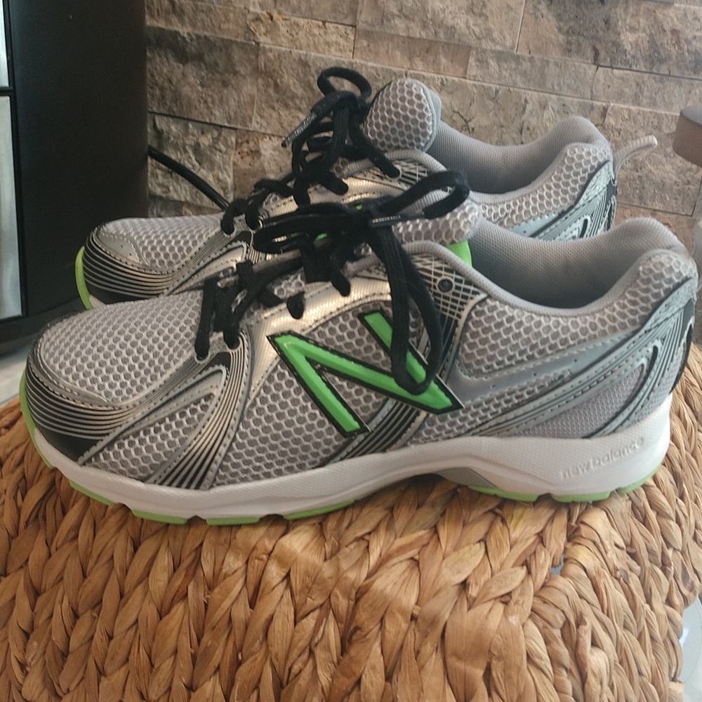 Boys size 5 New Balance sneakers